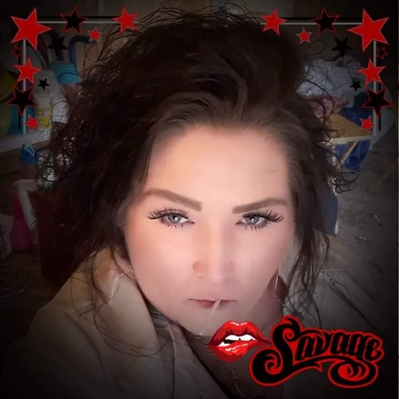 Meet your Posher, Tiffany - Picture 2 of 5